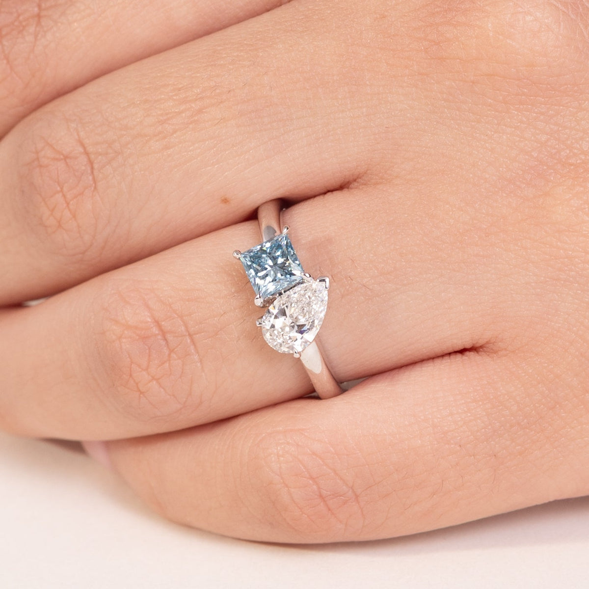 Anillo de Oro 10K Anillo Toi et Moi Brillante Blanco y Brillante Azul LAB, 1.57ct