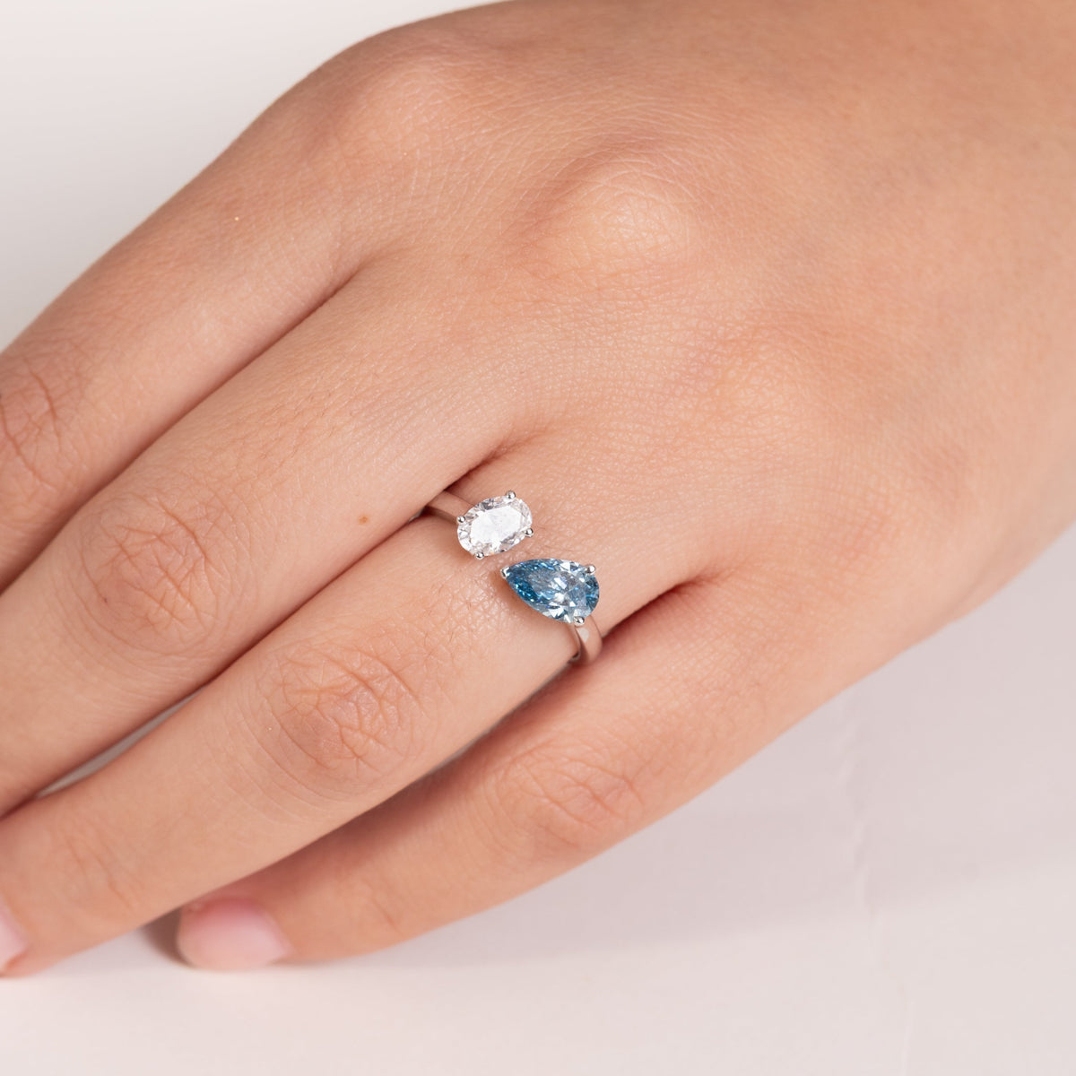 Anillo de Oro 10K Anillo Toi et Moi Brillante Blanco y Brillante Azul LAB, 1.57ct