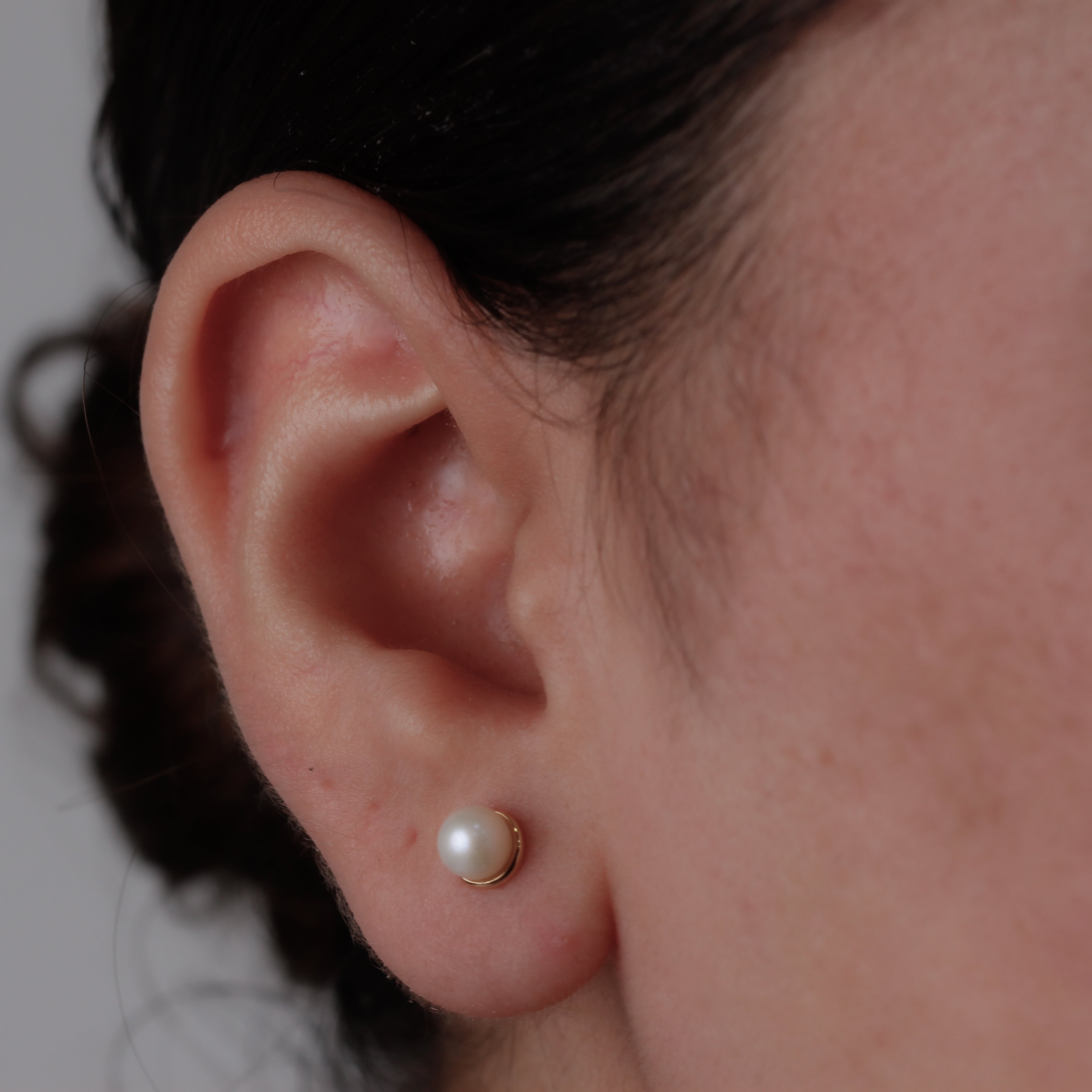 Broquel Español Oro 14k de Perla con Bisel
