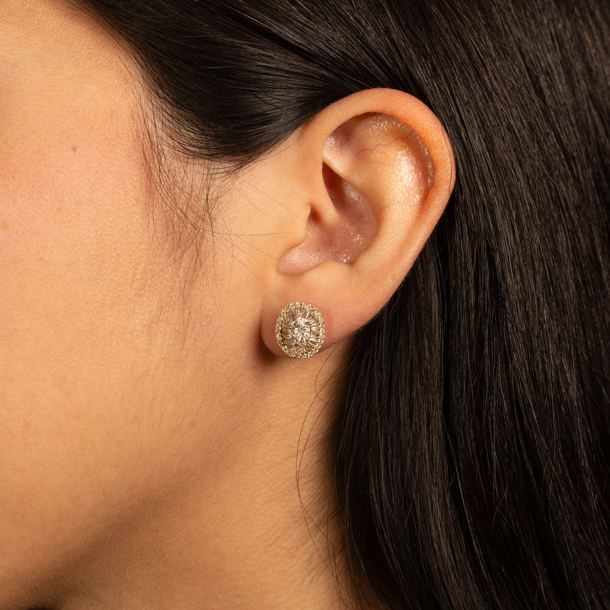 Broqueles de Oro 18K  Ovalado BRILLANTE NATURAL .85ct