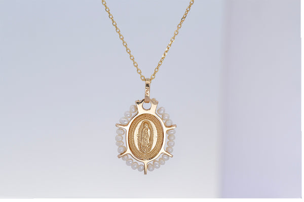 Medalla Ovalada de Virgen de Guadalupe con Perlas en Perímetro - Oro 14K