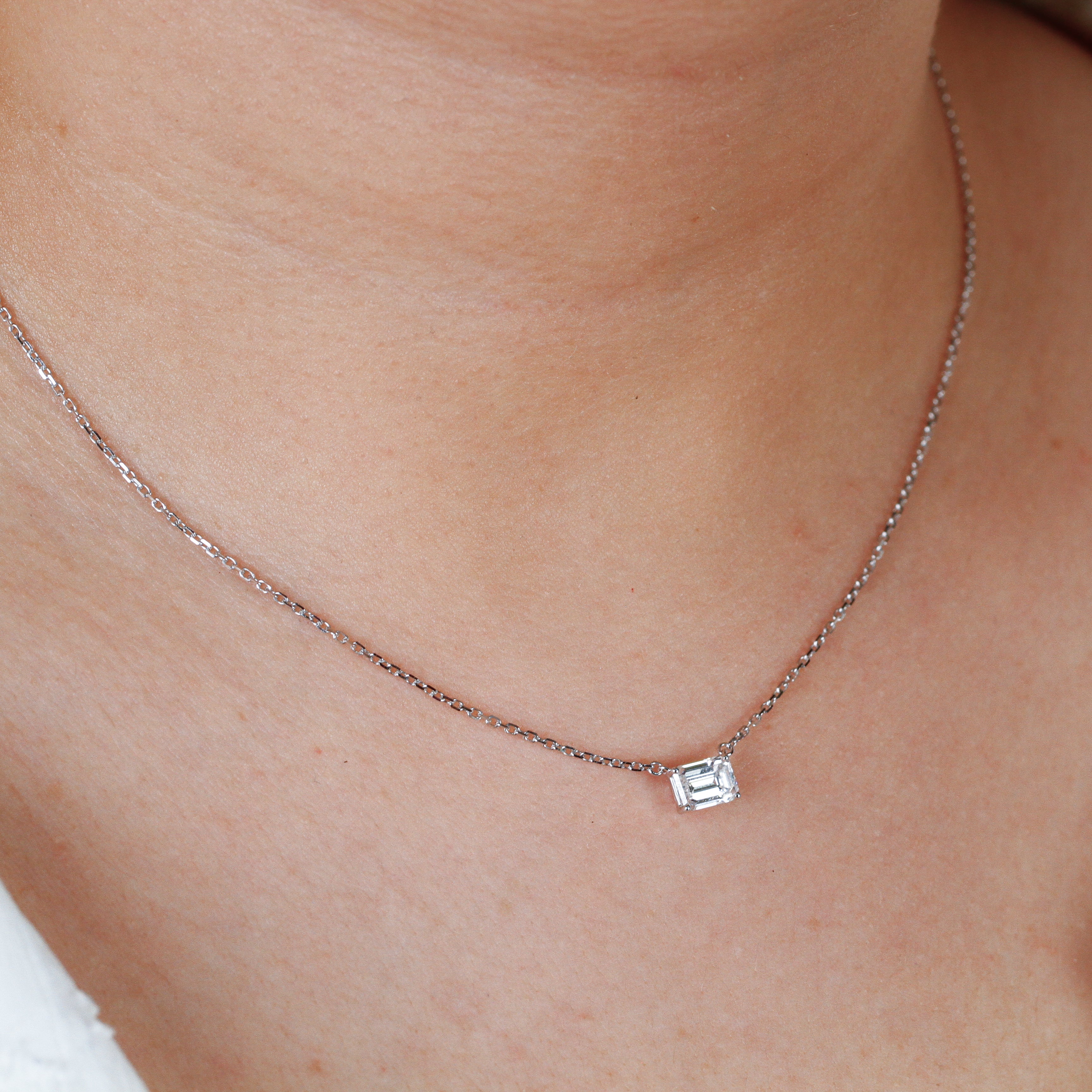 Gargantilla de Oro Blanco 10K   Baguette BRILLANTES LABORATORIO 1.04ct