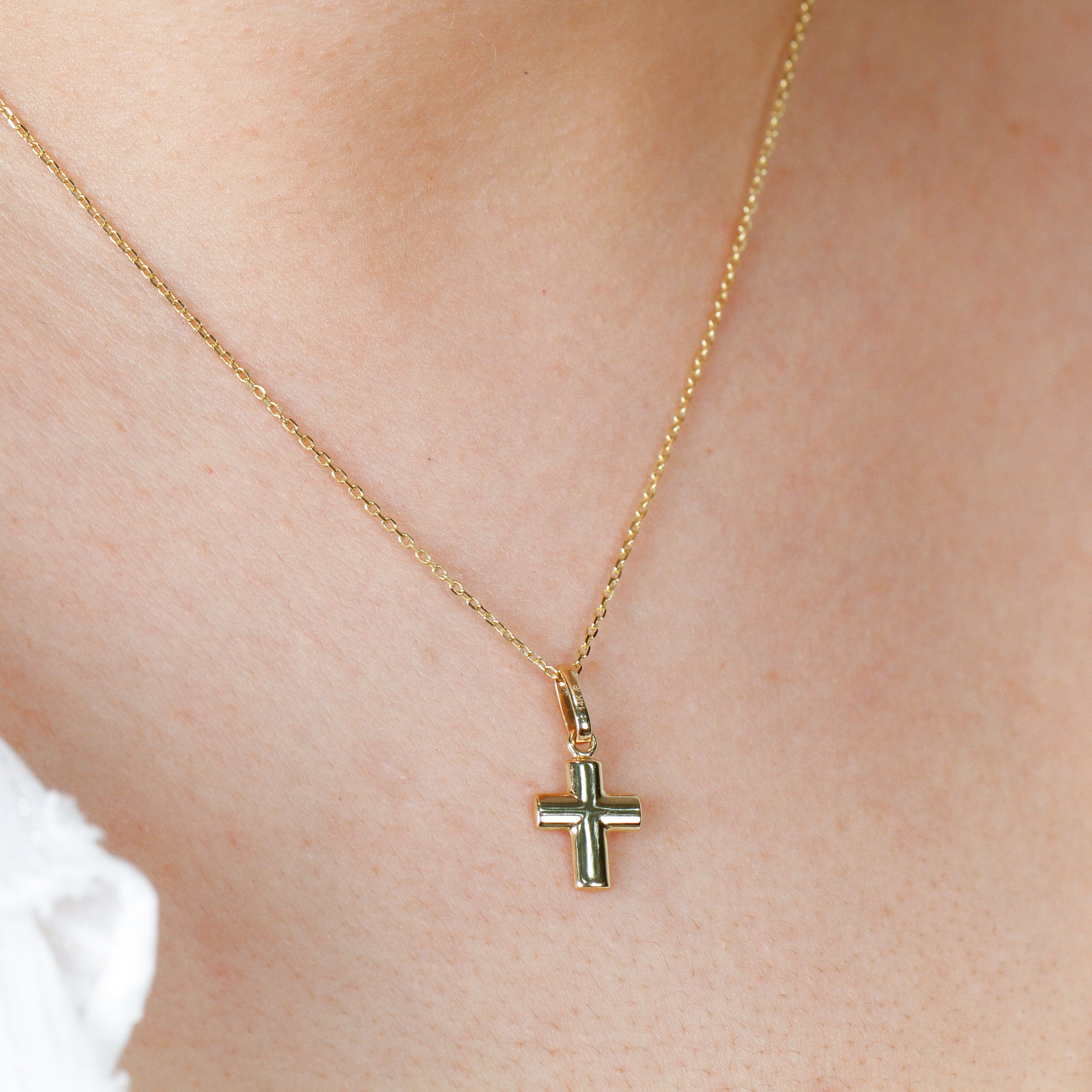 Cruz de Oro 14K  Abombada Chica