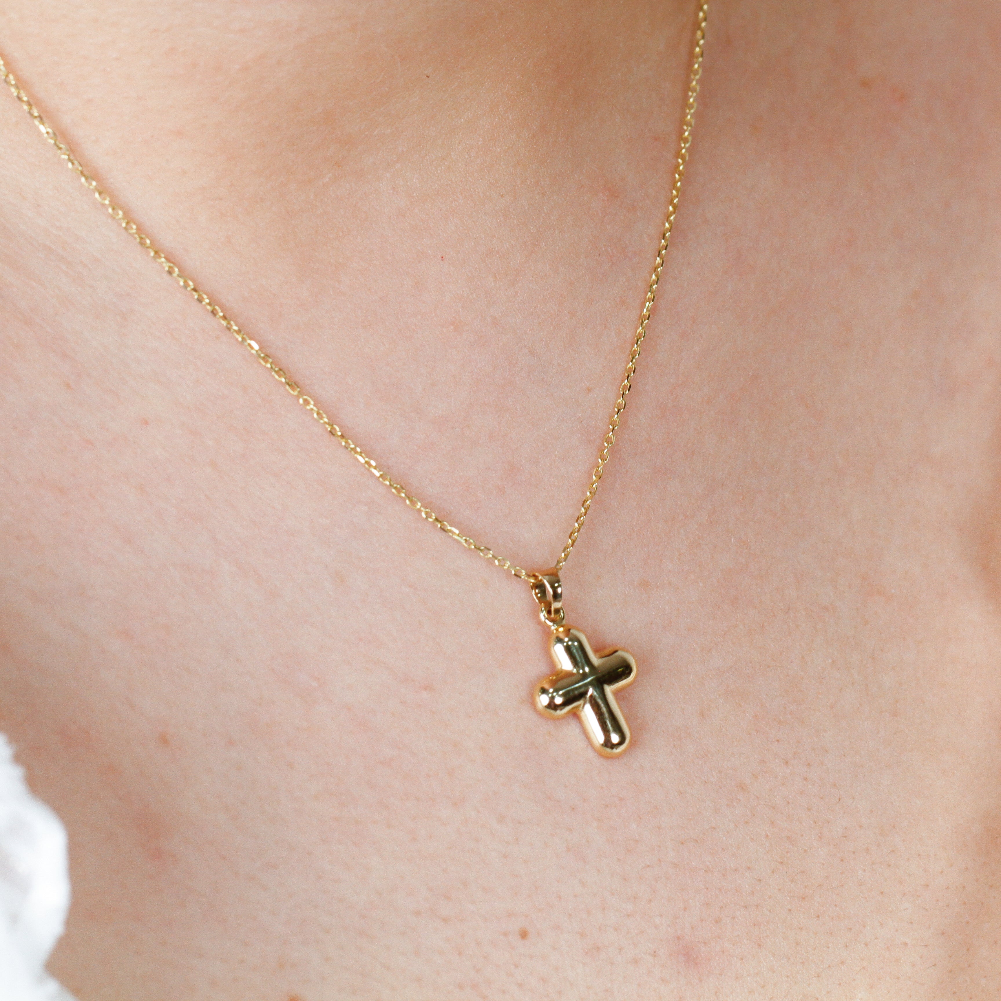 Cruz de Oro 14K  Abombada