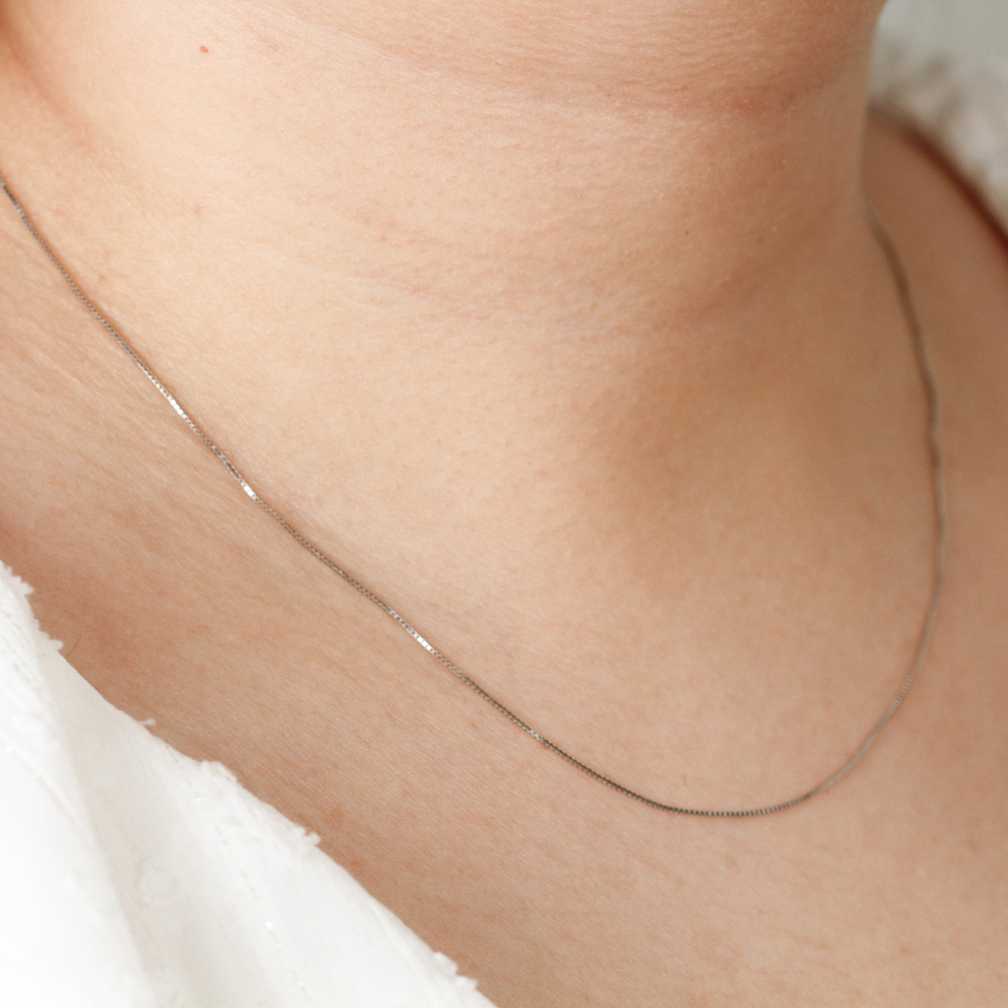 Cadena de Oro Blanco 10K Cubo