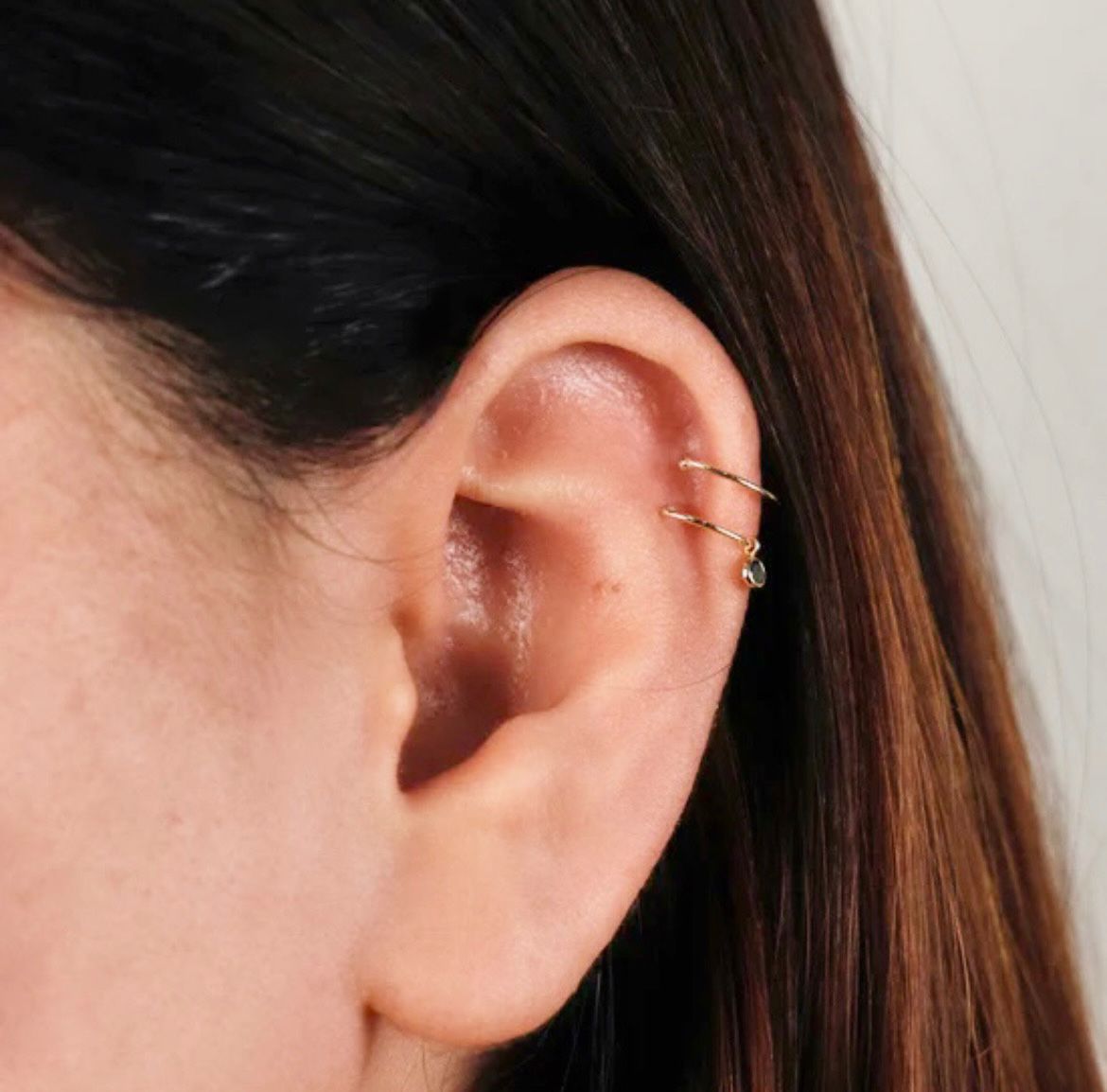 Ear Cuff de Oro 10K Bisel Negro