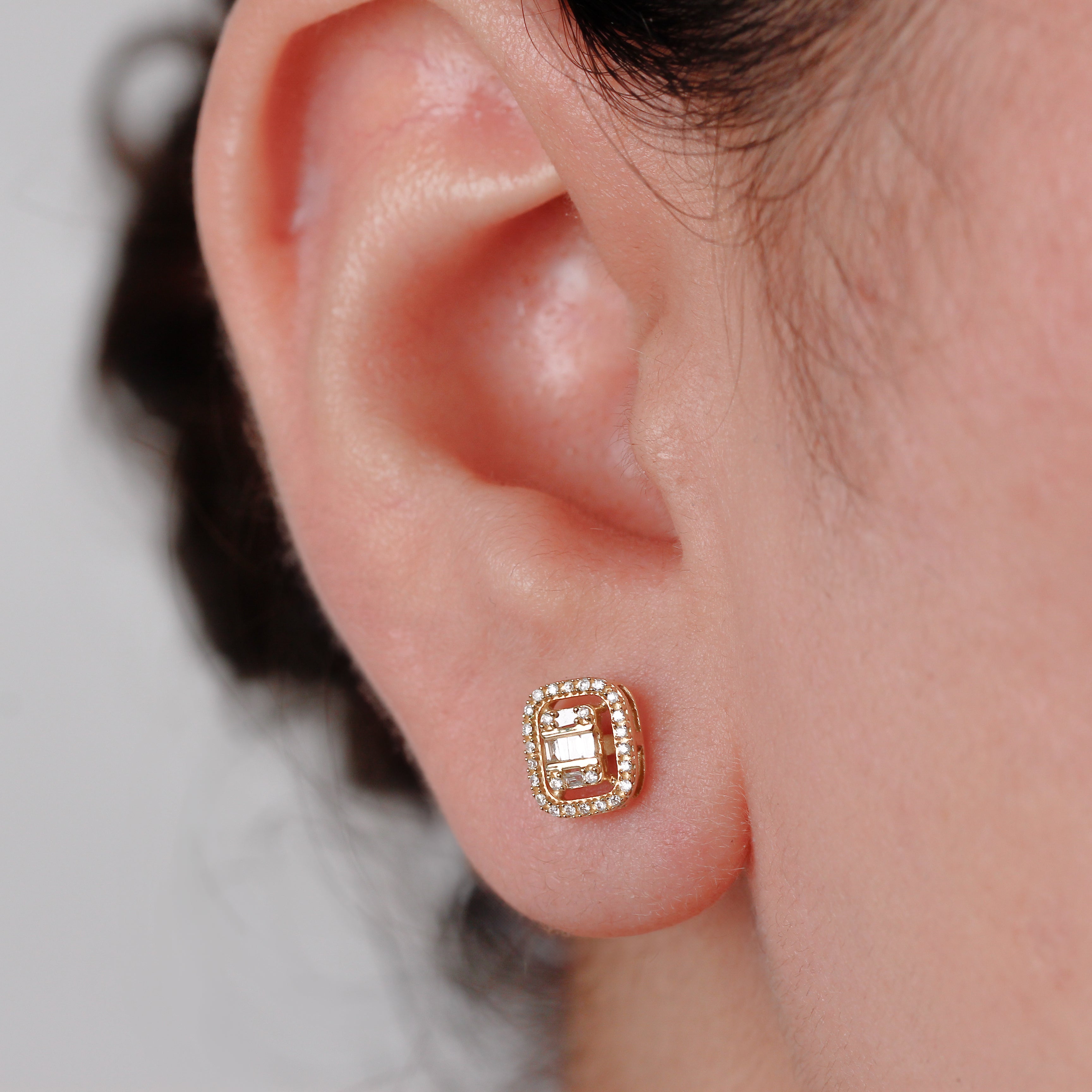 Broqueles de Oro 14K Halo de BRILLANTE NATURAL .20ct.
