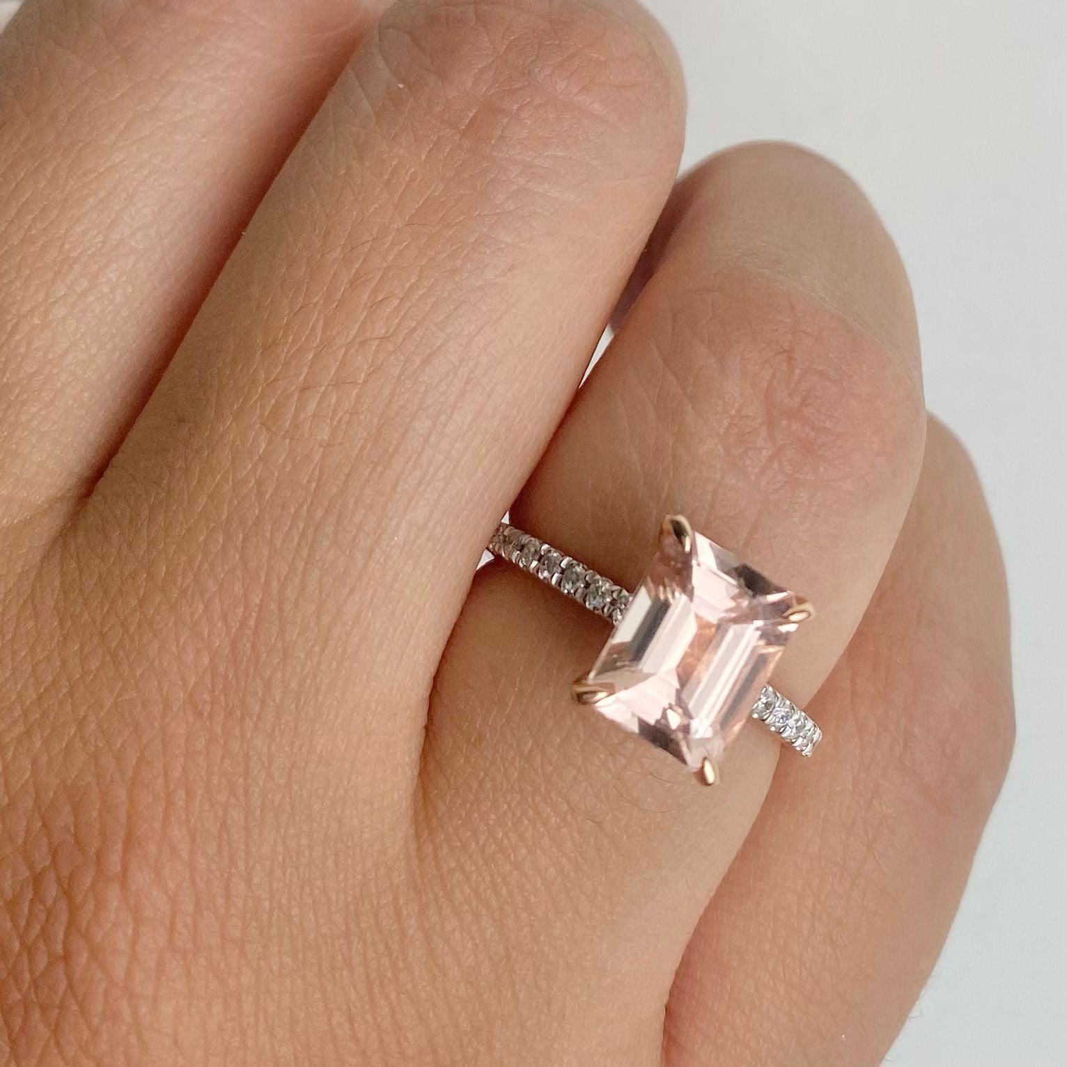 Anillo de Oro Rosa 14K Morganita y BRILLANTE NATURAL