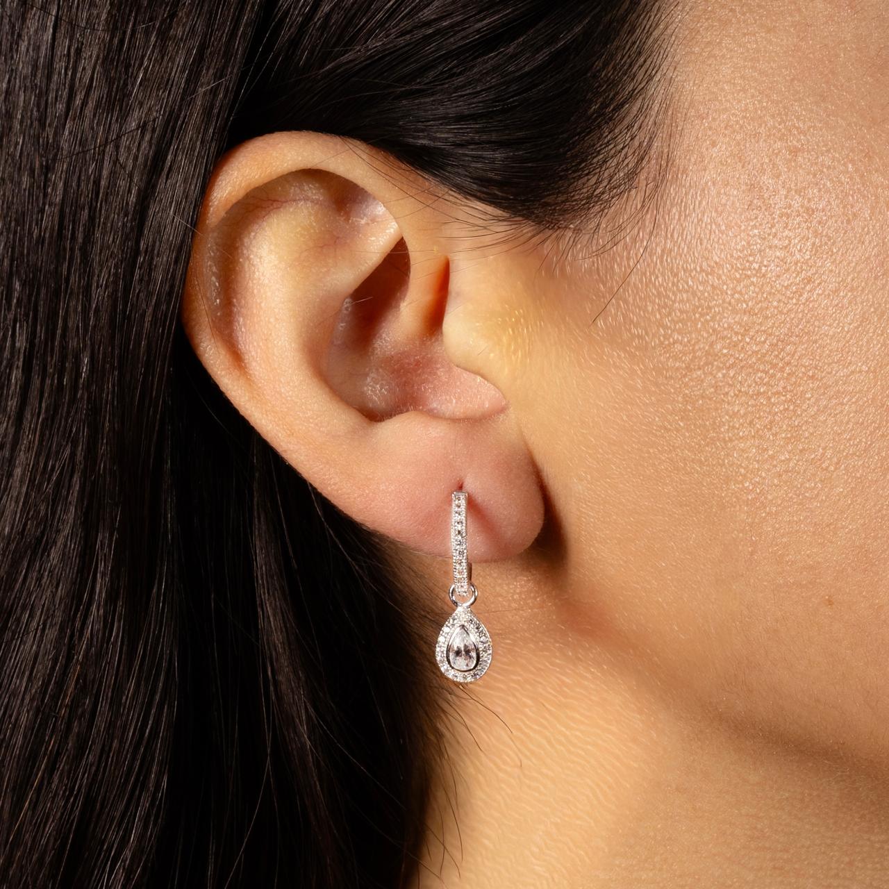 Aretes de Oro 10K con Dije de Gota