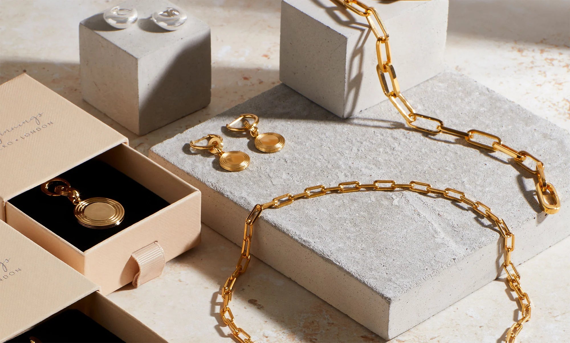 Joyeria de oro para la familia