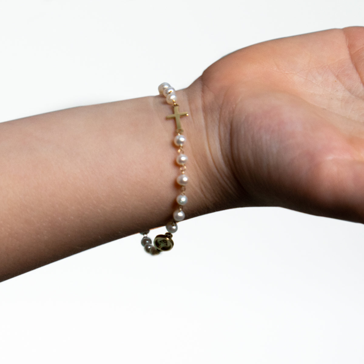 Pulsera de Oro 14K Perlas con Cristo, Virgen Milagrosa, y Ángel